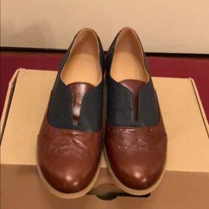 Julia Bo Brown & Blue Leather Oxfords 🎉🎉